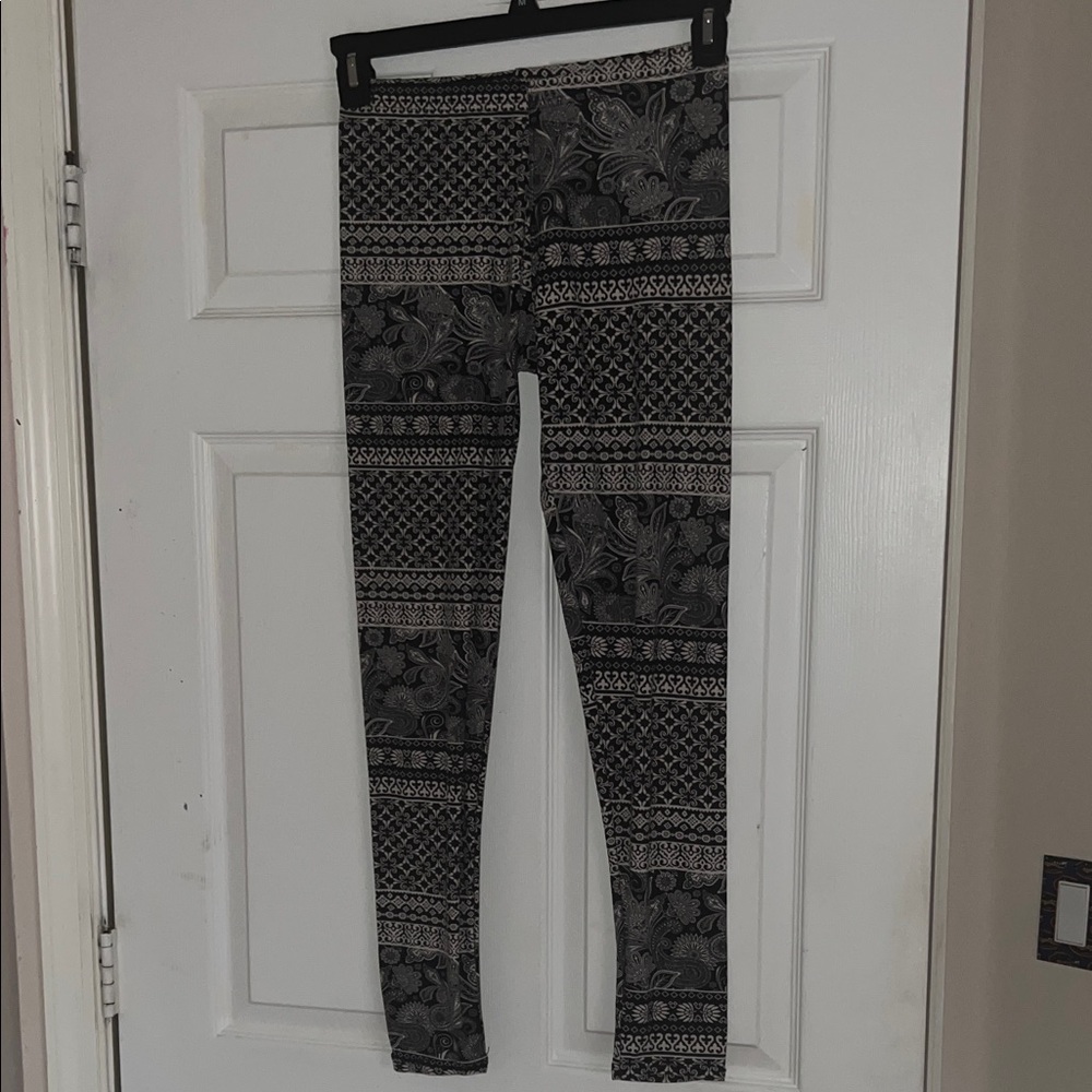 Hot Kiss Black White Patterned Leggings